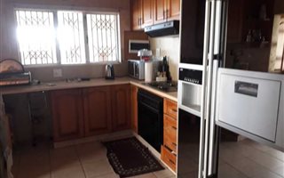 3 Bedroom House in Chatsworth Central