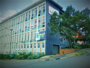 11000 m² Commercial space in Park Central