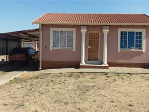 2 Bed House in Hyde Park
