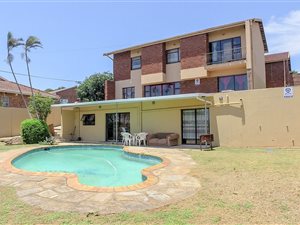 4 Bed House in Athlone Park