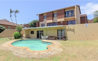 4 Bedroom House in Athlone Park
