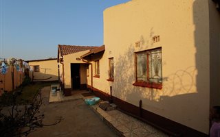 3 Bedroom House in Daveyton