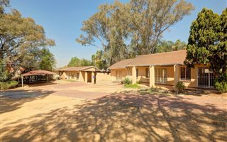6 Bedroom House in Olivedale