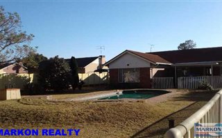 4 Bedroom House in Daggafontein