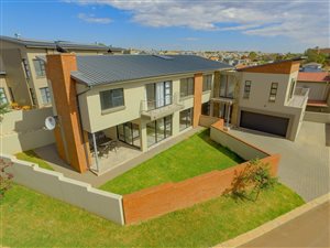 4 Bed House in Boardwalk