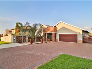 3 Bed House in Pebble Rock