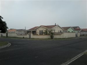 5 Bed House in Grassy Park
