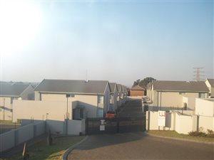 3 Bed Townhouse in Die Heuwel
