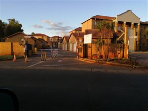 2 Bed Townhouse in Die Hoewes