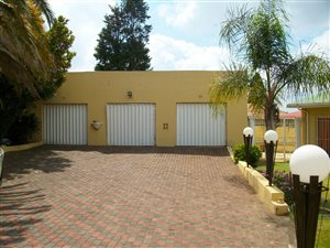 3 Bed House in Dan Pienaarville