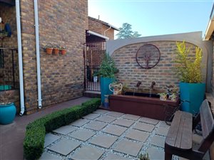 3 Bed Townhouse in Glen Lauriston