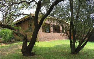 6 Bedroom House in Mnandi AH