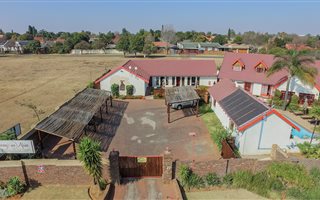 1792 m² Commercial space in Glen Marais