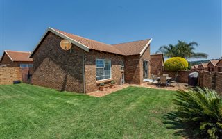 2 Bedroom Townhouse in Weltevreden Park