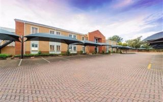 940 m² Office Space in Randjesfontein