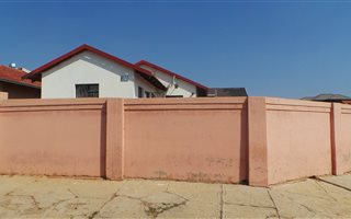 2 Bedroom House in Dobsonville