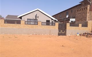 3 Bedroom House in Zakariyya Park