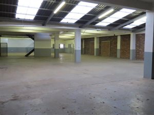923 m² Industrial space in Benrose