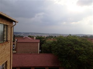 2 Bedroom Townhouse in Die Hoewes