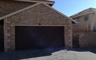3 Bedroom Townhouse in Honeydew Manor