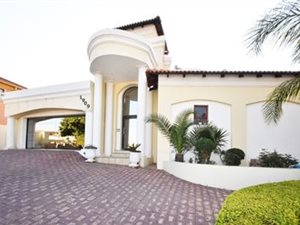 4 Bed House in Blue Valley Golf Estate