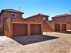 3 Bed House in Weltevreden Park