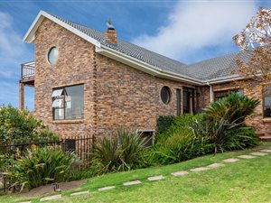 3 Bed House in Herolds Bay