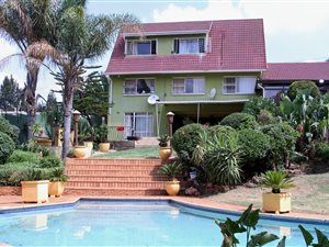 6 Bed House in Cyrildene
