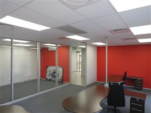 172 m² Office Space in Carlswald Estate