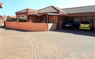 3 Bedroom House in Eike Park