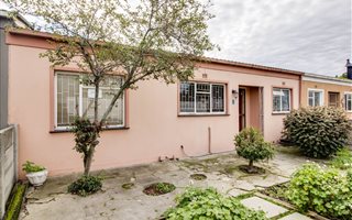 2 Bedroom House in Groenvallei