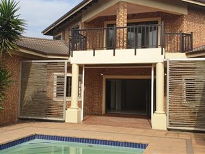 5 Bed House in Sheffield Beach