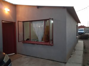 2 Bed House in Duduza