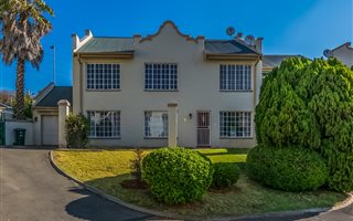 2 Bedroom Townhouse in Helderkruin