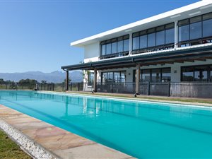 2 Bed Apartment in Somerset West Central