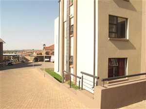 2 Bed Apartment in Ruimsig