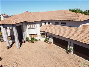 5 Bed House in Pebble Rock