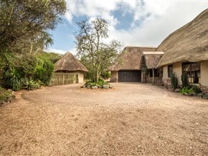 5 Bed House in Phezulu