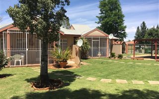 2 Bedroom Simplex in Grimbeek Park