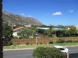 3 Bed Townhouse in Gordons Bay Central