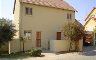 3 Bedroom House in Kosmosdal