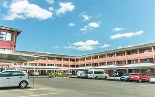 2 Bedroom Apartment in Arboretum