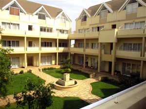 2 Bed Flat in Somerset West Central