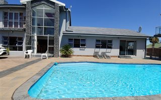 5 Bedroom House in Zeekoevlei