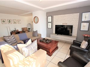 3 Bed Duplex in Sunningdale