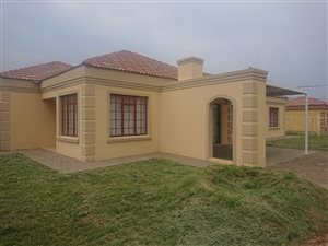 4 Bed House in Mandela View