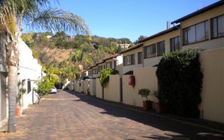 3 Bedroom Duplex in Waterkloof Heights