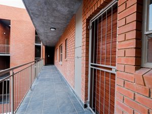 2 Bed Apartment in Eloffsdal
