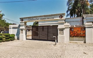 12 Bed, Bed and Breakfast in White River