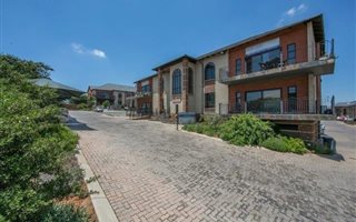 169 m² Commercial space in Laser Park
